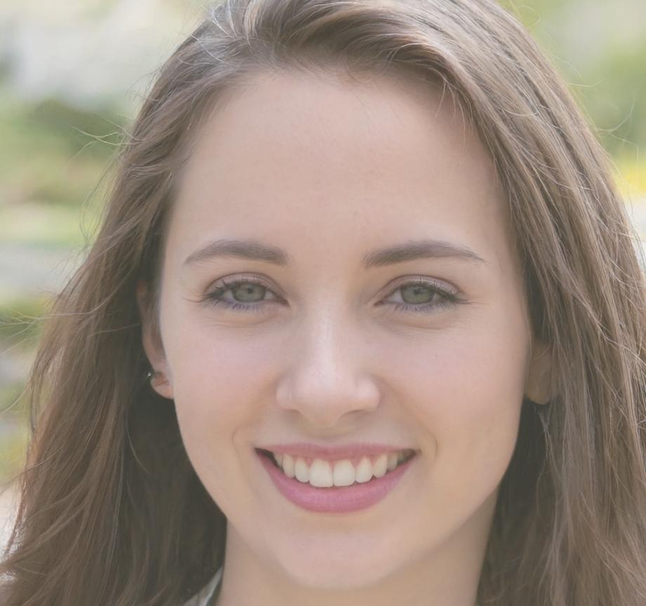 Retrato profesional de Nerea Etxebarria, directora de educación financiera