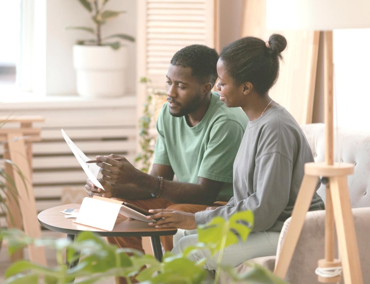 Sesión de planificación de contenidos educativos sobre finanzas personales